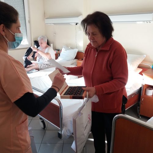 Пациентки на Кмплексен Онкологичен Център- Бургас бяха зарадвани с подаръци за осми март
